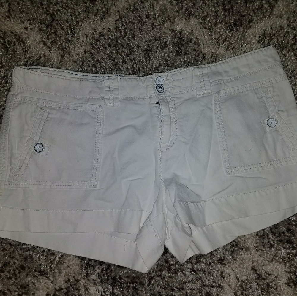Size 14 White American Eagle Shorts